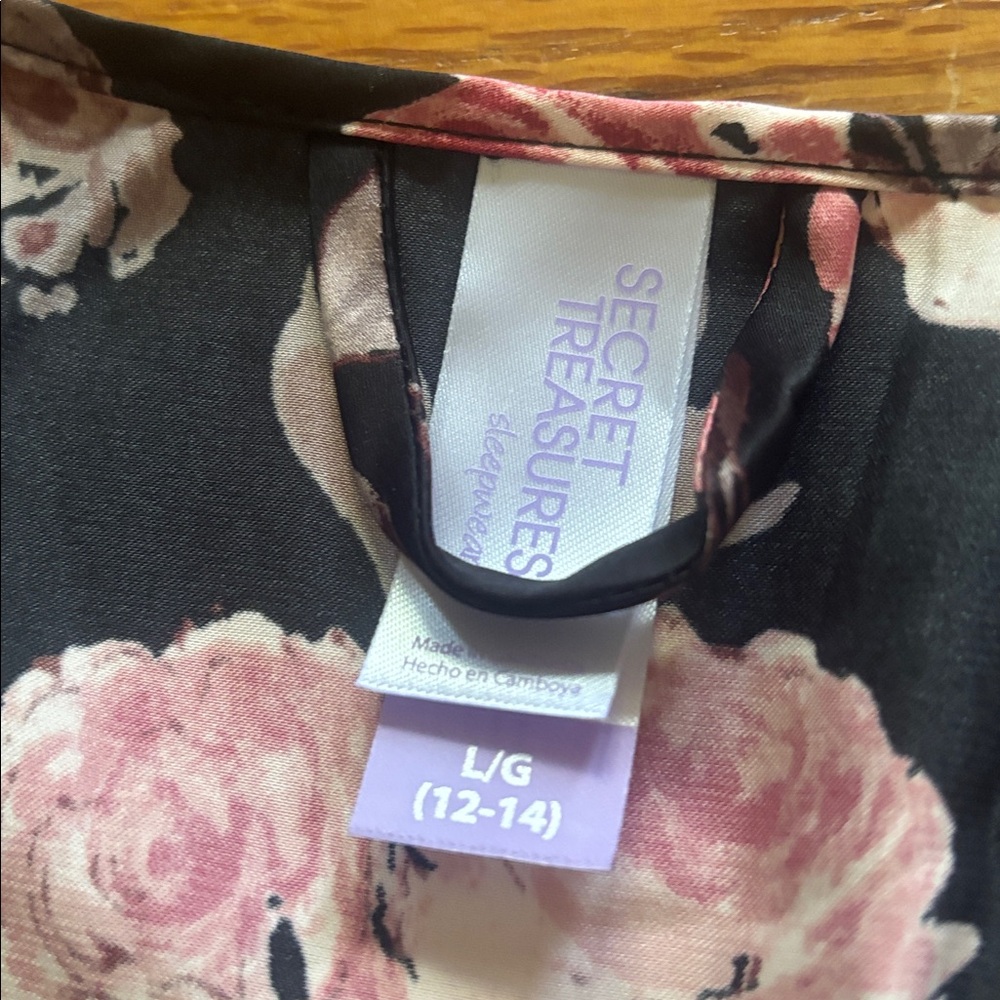 NWT Secret Treasures Floral Patterned Peignoir Nightgown Robe Set - Picture 10 of 11